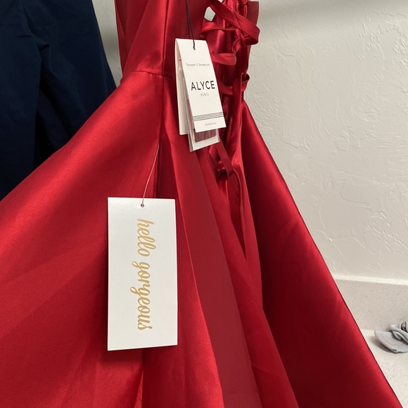 Red Alyce Paris dress - Picture 4 of 5